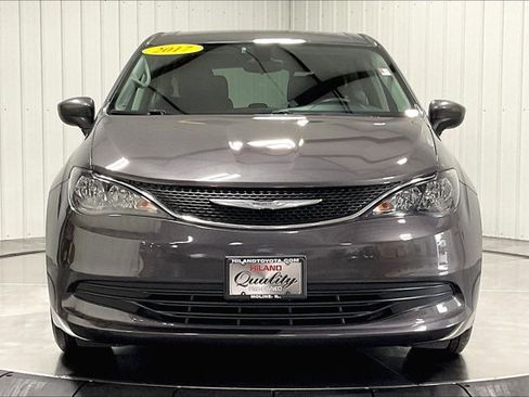 Used 2017 Chrysler Pacifica Touring image 2