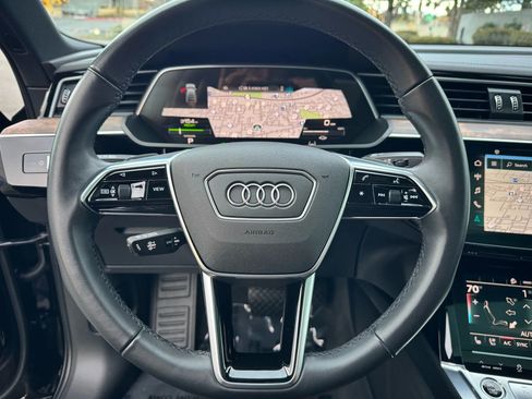 Used 2022 Audi e-tron Premium Plus image 30