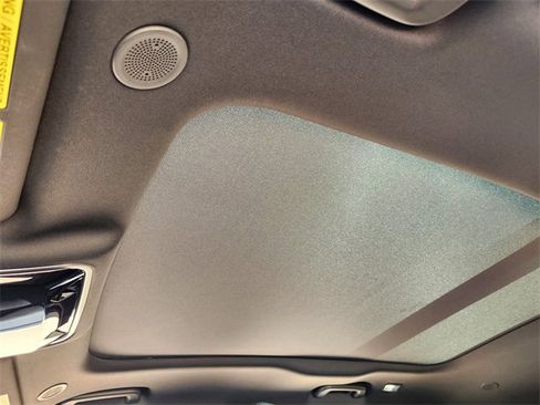 Used 2025 Land Rover Range Rover Velar Dynamic SE image 18