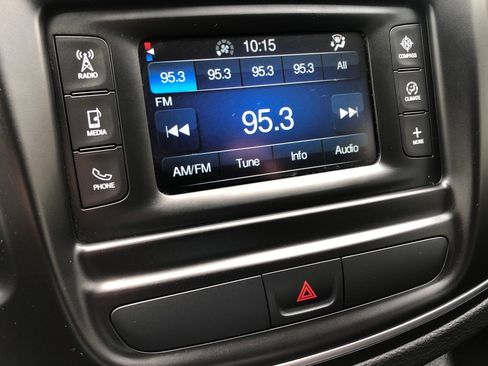 Used 2016 Chrysler 200 Limited FWD image 25