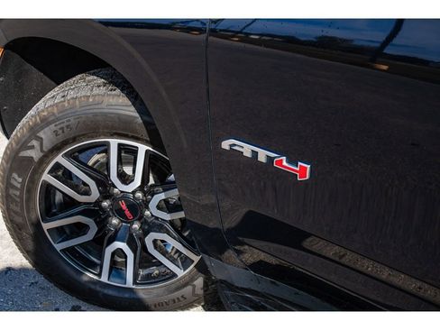 Used 2022 GMC Yukon AT4 w/ Technology Package image 9