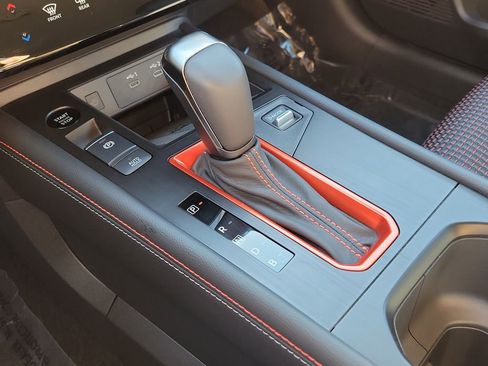 Used 2025 Nissan Kicks SR image 15