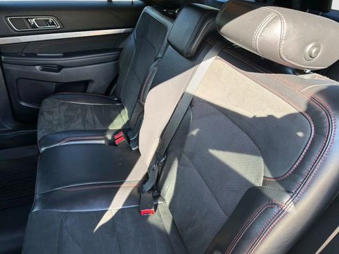 Used 2019 Ford Explorer XLT w/ Equipment Group 202A AWD/4WD image 13