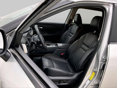 Used 2024 Nissan Rogue SV FWD image 8