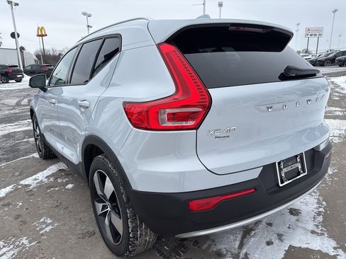 Used 2020 Volvo XC40 T5 Momentum w/ Protection Package Premier image 10
