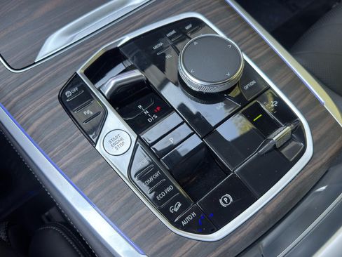 Used 2023 BMW X7 xDrive40i w/ M Sport Package AWD/4WD image 37
