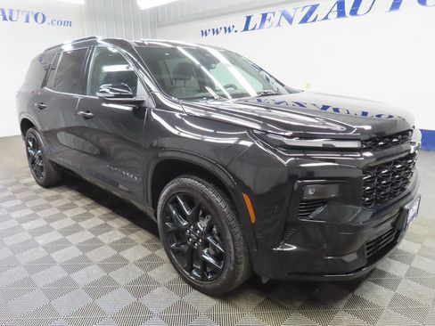 Used 2024 Chevrolet Traverse RS image 3