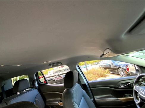 Certified 2023 GMC Acadia SLE w/ Driver Convenience Package image 19