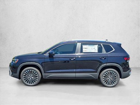 New 2026 Volkswagen Taos SE FWD image 10