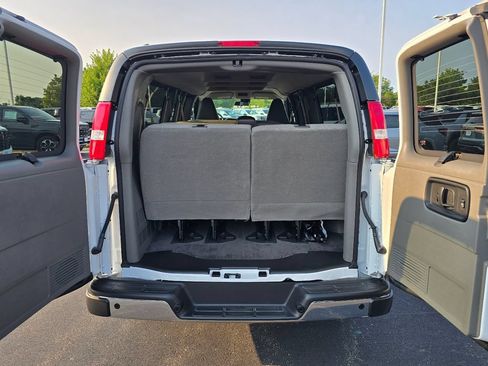 New 2026 GMC Savana 3500 LT w/ LT Preferred Equipment Group RWD image 17