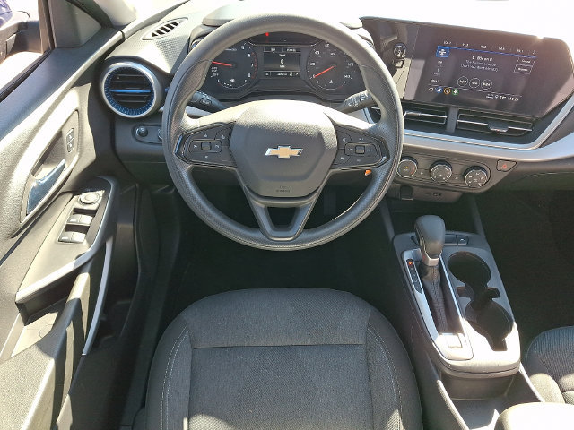 Used 2024 Chevrolet Trax LS w/ LS Convenience Package FWD image 3