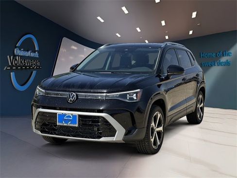 Certified 2025 Volkswagen Taos SEL image 7