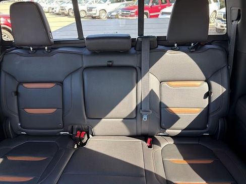 Used 2021 GMC Sierra 2500 AT4 w/ AT4 Premium Plus Package AWD/4WD image 40