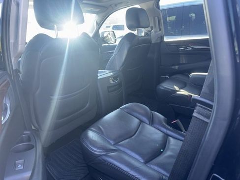 Used 2019 Cadillac Escalade Luxury image 6