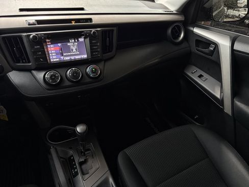 Used 2017 Toyota RAV4 LE FWD image 18