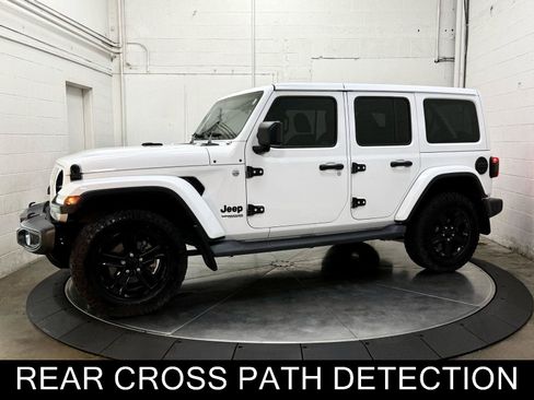 Used 2019 Jeep Wrangler Unlimited Sahara w/ Uconnect 4C Nav & Sound Group AWD/4WD image 4