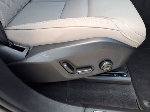 Certified 2025 Volvo XC90 T8 Plus AWD/4WD image 13