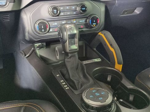 Used 2022 Ford Bronco Badlands image 21