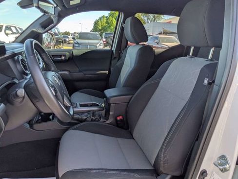 Used 2021 Toyota Tacoma TRD Sport AWD/4WD image 19
