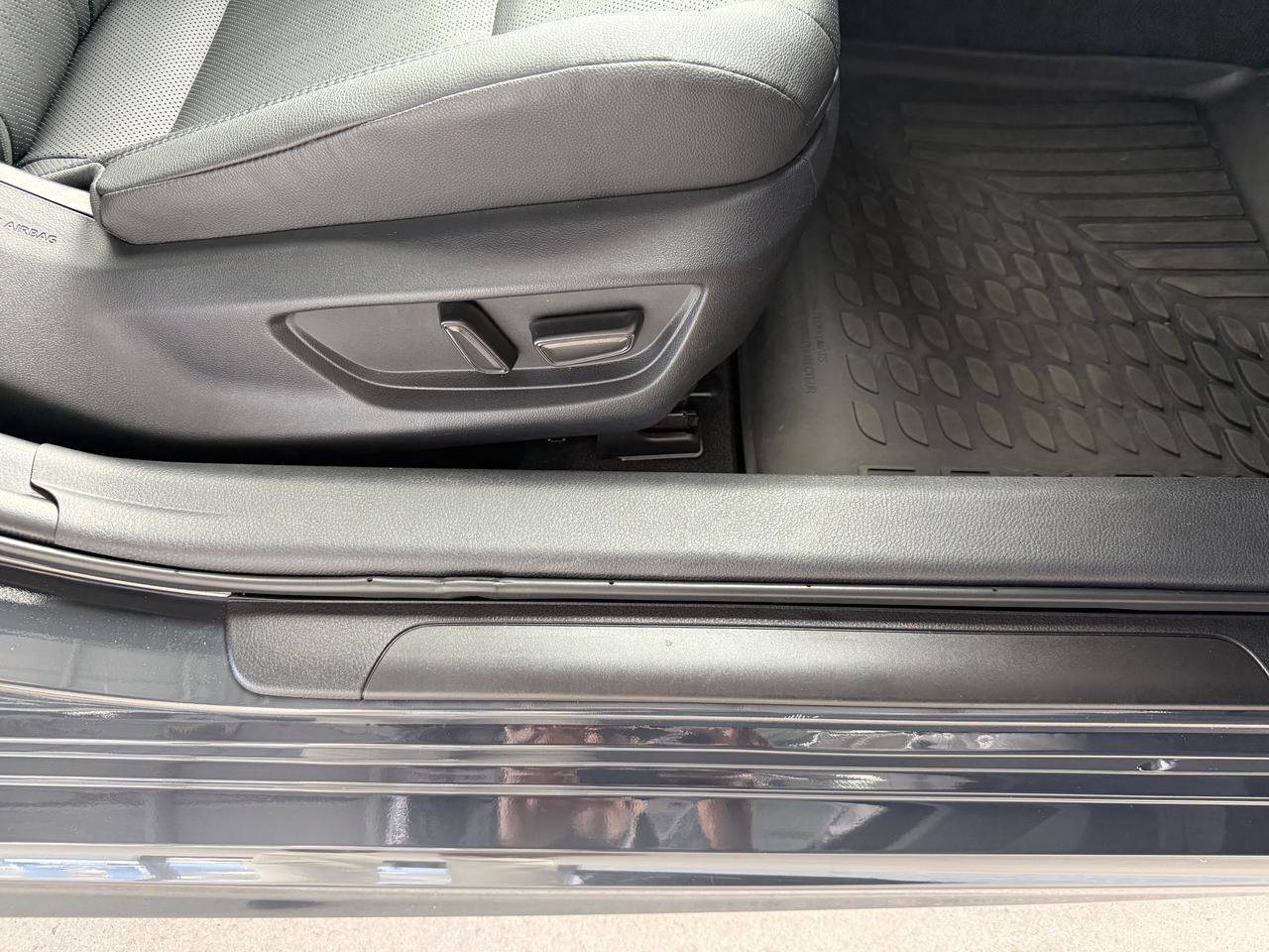 Used 2025 Toyota Camry XSE FWD image 28