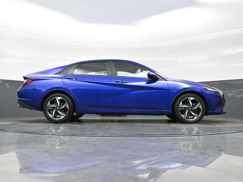 Used 2023 Hyundai Elantra SEL w/ Convenience Package image 30