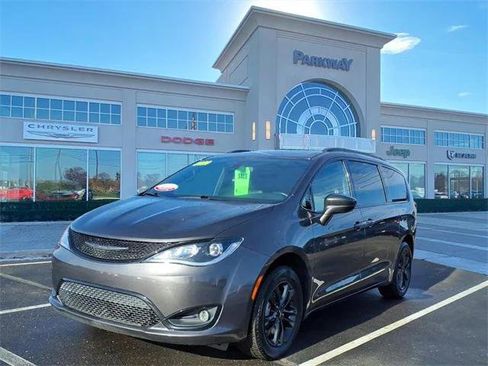 Certified 2020 Chrysler Pacifica Touring-L image 1