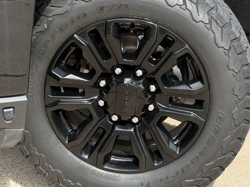 Used 2022 GMC Sierra 3500 Denali w/ Denali Black Diamond Edition AWD/4WD image 9