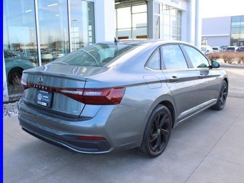 Used 2025 Volkswagen Jetta SE w/ Sunroof Package image 6