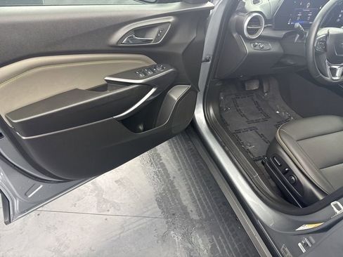 Used 2025 Chevrolet Trax ACTIV w/ Driver Confidence Package image 28