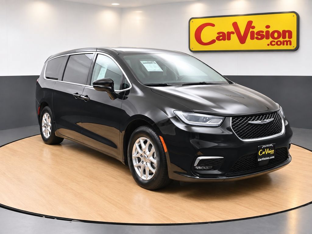 Used 2024 Chrysler Pacifica Touring-L FWD image 1