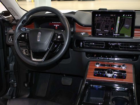 Used 2024 Lincoln Aviator Reserve w/ Equipment Group 201A image 16