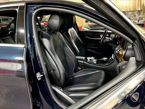 Used 2017 Mercedes-Benz E 300 4MATIC image 9