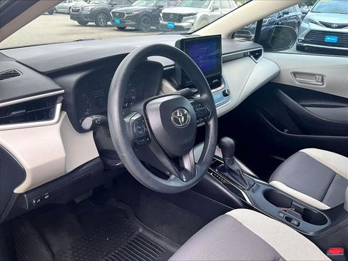 Used 2025 Toyota Corolla LE w/ LE Premium Package FWD image 8