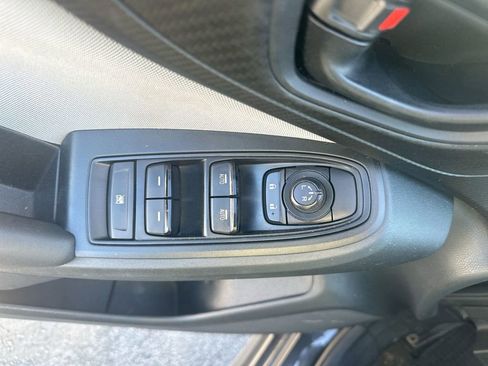 Used 2019 Subaru Crosstrek 2.0i Premium image 40