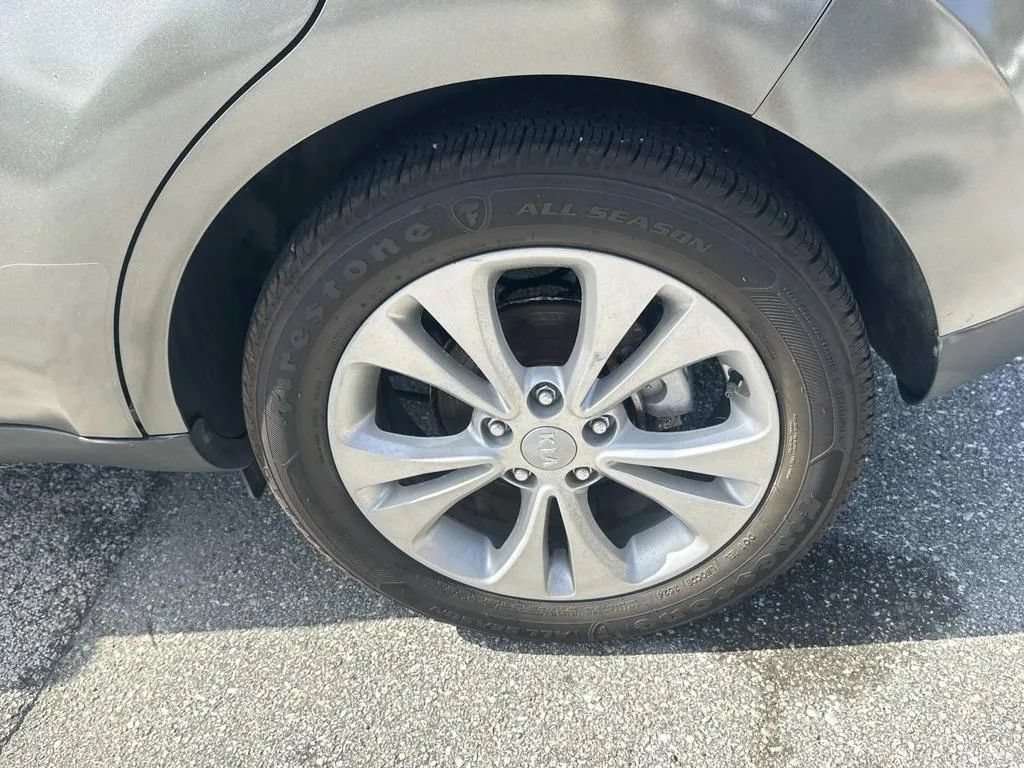 Used 2015 Kia Soul + FWD image 11