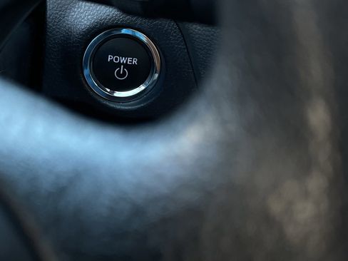 Used 2025 Toyota RAV4 XLE image 17