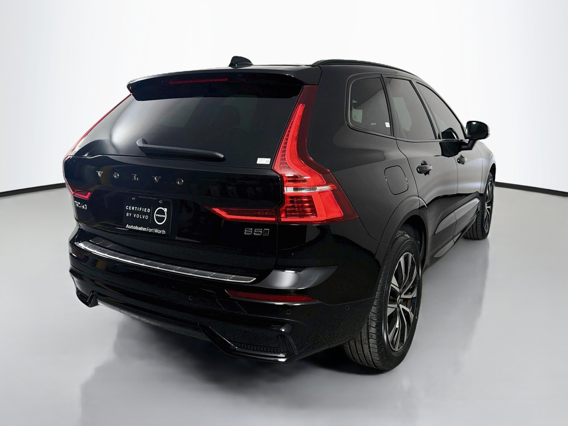 Used 2024 Volvo XC60 B5 Plus w/ Protection Package Premier AWD/4WD image 6