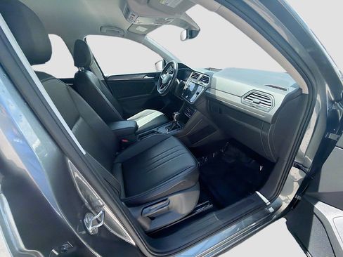 Used 2023 Volkswagen Tiguan SE image 31