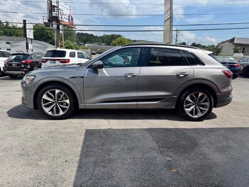 Used 2021 Audi e-tron Premium Plus w/ Premium Plus Package image 4