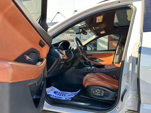 Used 2018 Jaguar E-PACE SE image 6