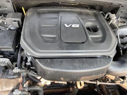 Used 2018 Jeep Grand Cherokee Altitude AWD/4WD image 23