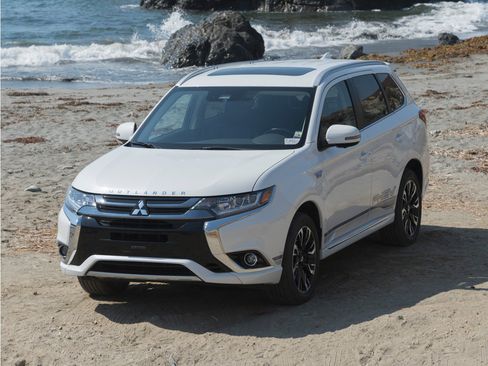 Used 2018 Mitsubishi Outlander SEL AWD/4WD image 1