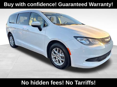 Used 2022 Chrysler Voyager LX image 1