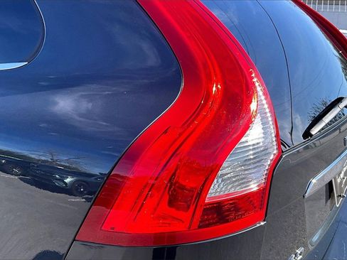 Used 2016 Volvo XC60 T5 Premier w/ Protection Package image 20