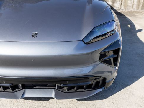 New 2026 Porsche Cayenne Turbo AWD/4WD image 17