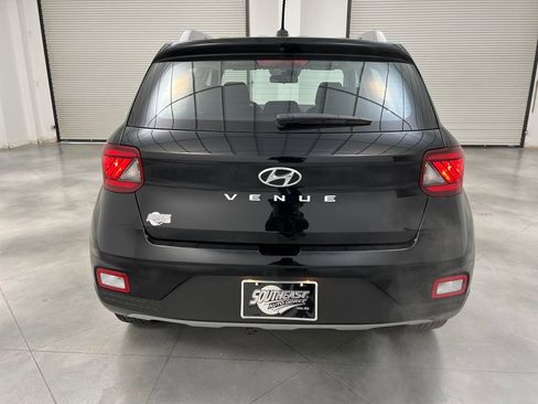 Used 2025 Hyundai Venue SEL image 6