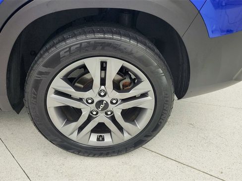 Used 2023 Kia Seltos LX image 28