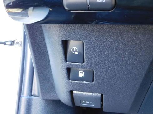 Used 2018 Toyota Prius Prime Advanced image 23