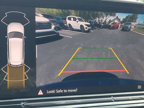 Used 2025 Volkswagen Atlas SE image 21