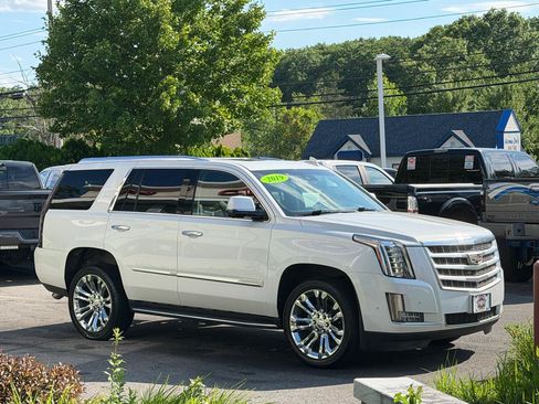 Used 2019 Cadillac Escalade Luxury w/ LPO, Radiant Package AWD/4WD image 4